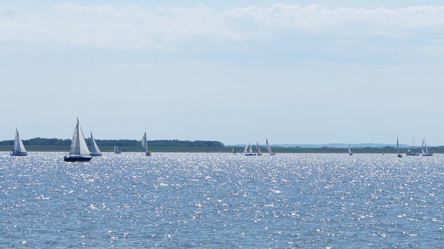 Boats in the lake at Lewis and Clark rec area. 