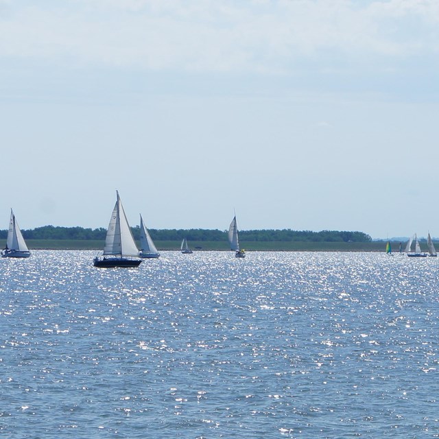 Boats in the lake at Lewis and Clark rec area. 