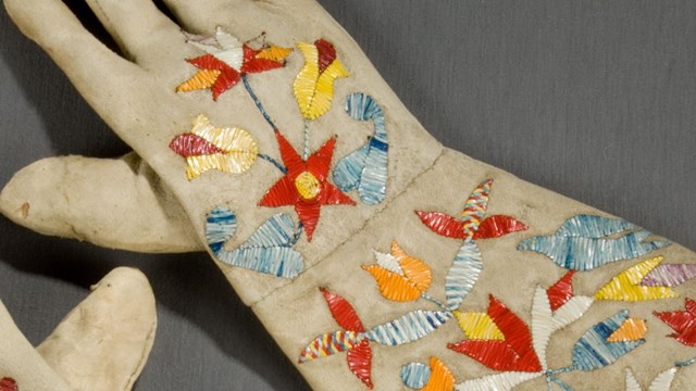 Leather Gauntlet Gloves