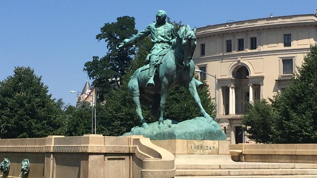 Image of a statue of a man on a horse