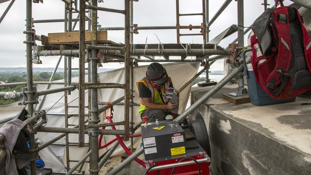 Crews using lasers to clean the dome of the Jefferson Memorial.