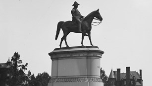 Image of Winfield Scott statue
