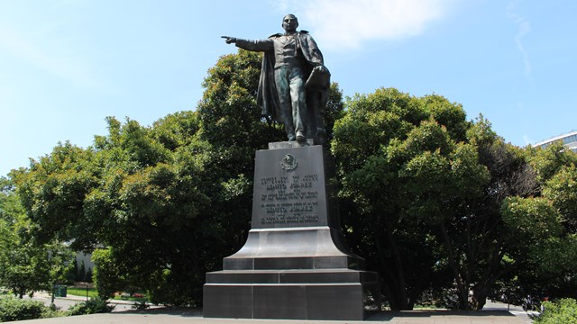Image of Benito Juárez statue