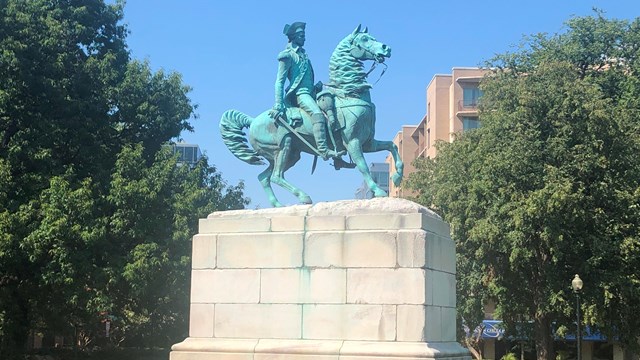 Equestrian statue of George Washington