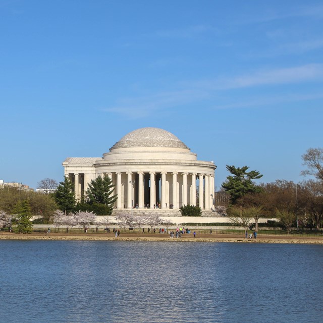 Helicopter flying near the Thomas Jefferson Memorial