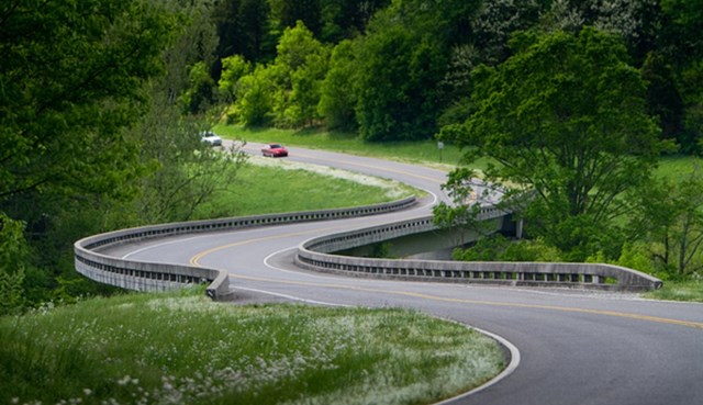 A curved section of the Natchez Trace Parkway