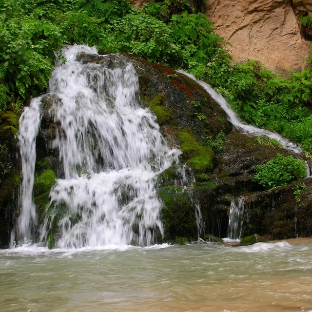 Cascade of flowing water
