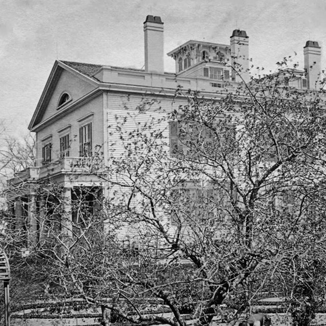 Historic black and white photo of the Rotch-Jones-Duff House & Garden Museum.