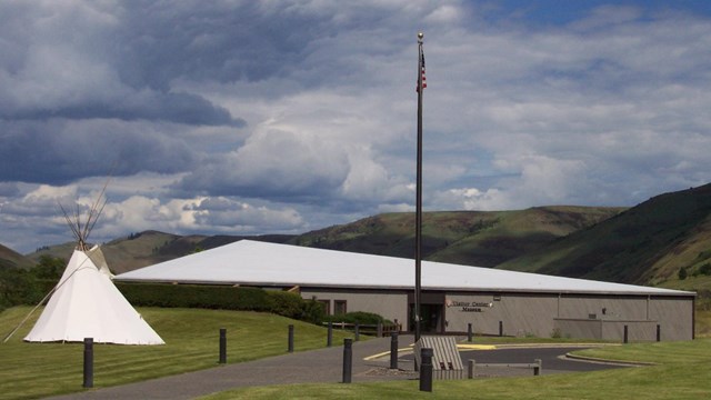 Tú·kes (digging sticks) of the Nez Perce (U.S. National Park Service)