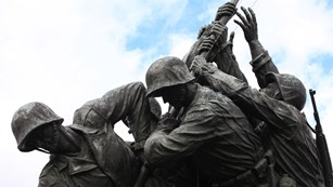 Statue of Marines planting a flag