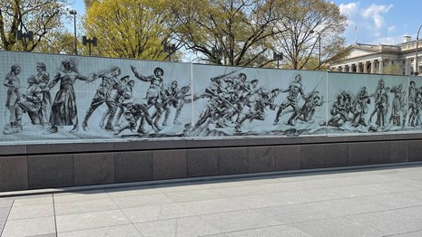 Memorial war depicting fighting in World War I on a memorial plaza