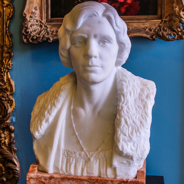 Bust of Alice Paul 