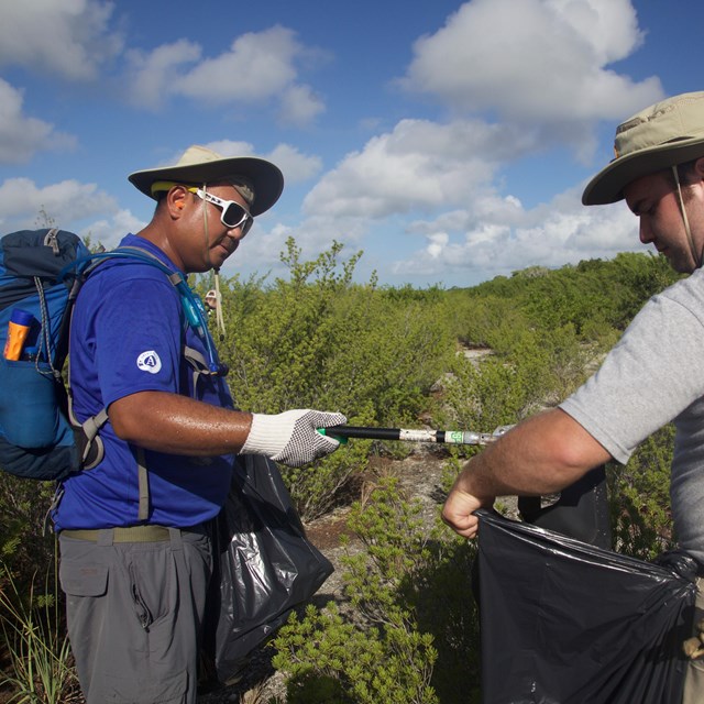 Volunteers pick up trash at the Everglades 