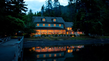 Lake Crescent Lodge