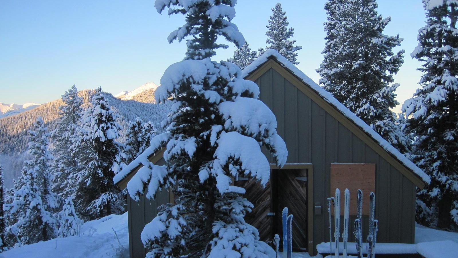 Heavy snows over Deer Park Ranger Station
