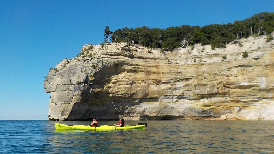 Cliffs and kayaks along Lake Superior