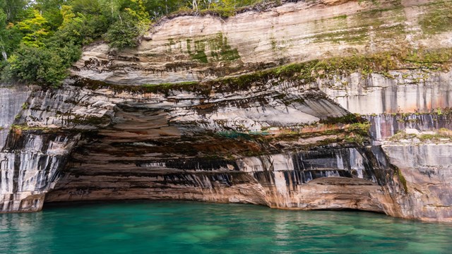 A scenic photo of cliffs and turquoise water. 