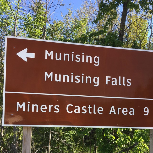 Munising Falls / Castle Area road sign