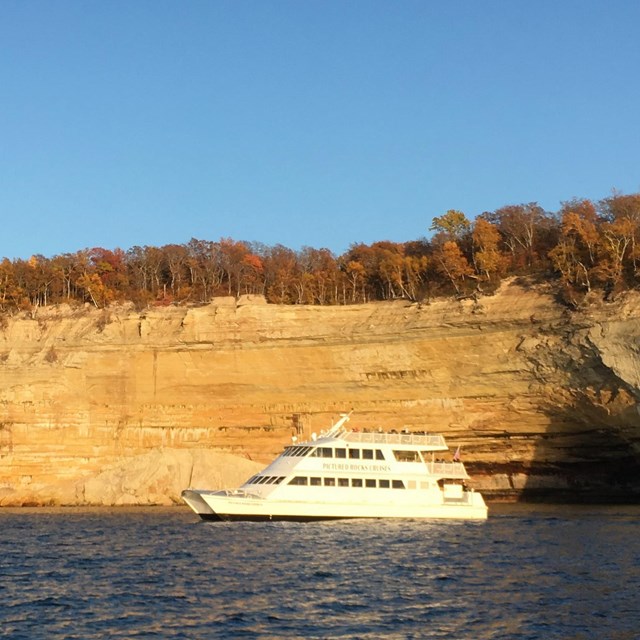 Boat tour along the cliffs