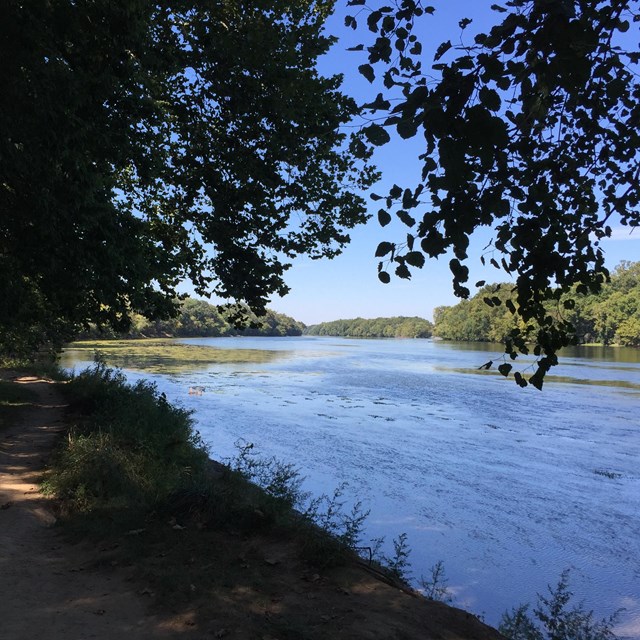 View of the Potomac along the Potomac Heritage Trail in Algonkian Regional Park
