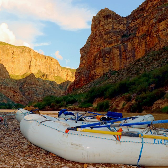 Raft on the shore of Boquillas Canyon