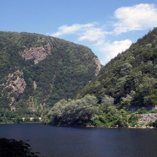 Delaware River splitting two mountains. Credit: NPS Photo by James Hicks