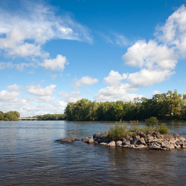 The Mississippi River and Island.  NPS/Gordon Dietzman