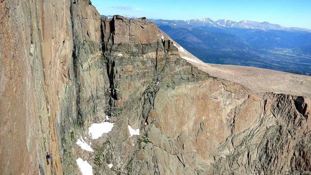A climber is climbing on the Chasm View Raps