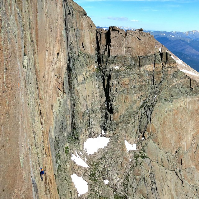 A climber is climbing on the Chasm View Raps