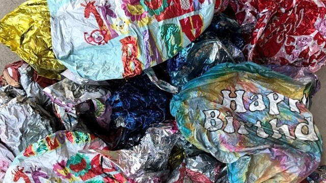 balloons as airborne trash 
