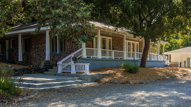 Peter Strauss Ranch house