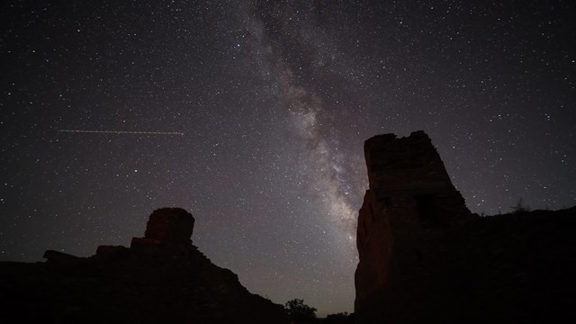 Stars and Milky Way over Ab&oacute;