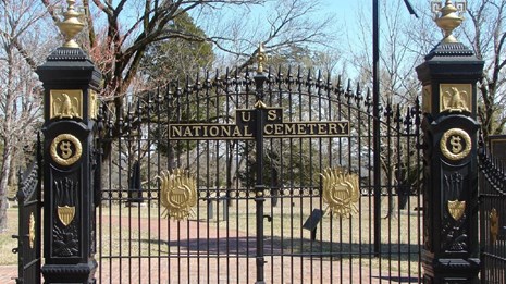 Image of the entrance gate to the National Cemtery