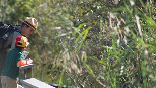 Ranger Nora with student on the Anhinga Trail