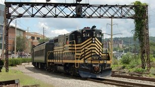 No. 514 diesel locomotive in black and yellow colors
