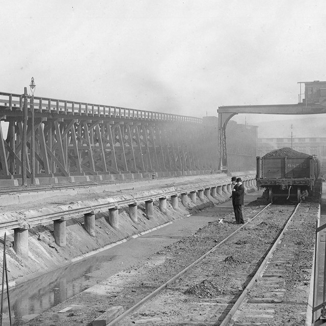 Coal refilling trestle with ash tracks