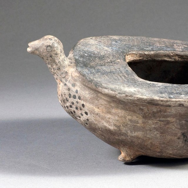 Tusayan Black-on-white bird effigy bowl from the SW Virtual Museum