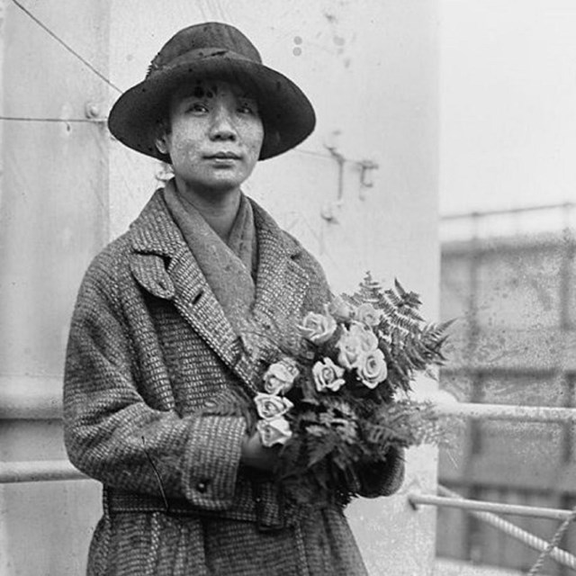 Woman holding flowers. 