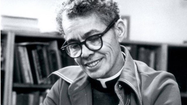 Pauli Murray studying in a library. UNC Chapel Hill Collections.