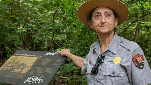 Park Ranger talking about the island's history at Theodore Roosevelt Island.