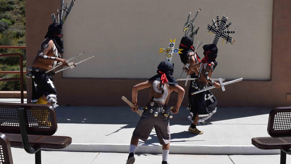 Apache Dancers at Heritage Days 2017