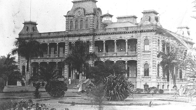 Iolani Palace