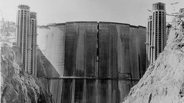Historic black and white photo of Hoover Dam