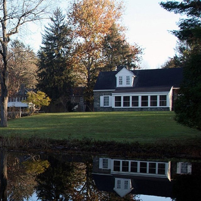 A cottage on a lake. NPS photo. 