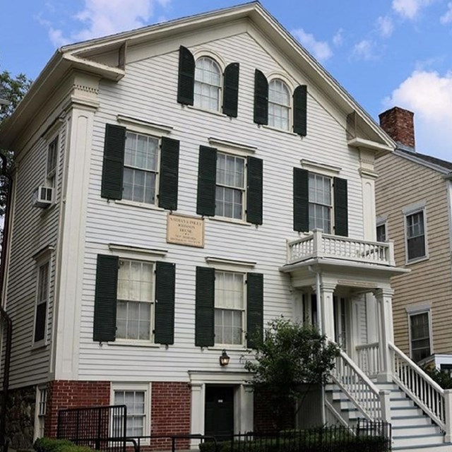 Large white house. Photo by Daniel Case, CC BY-SA 3.0