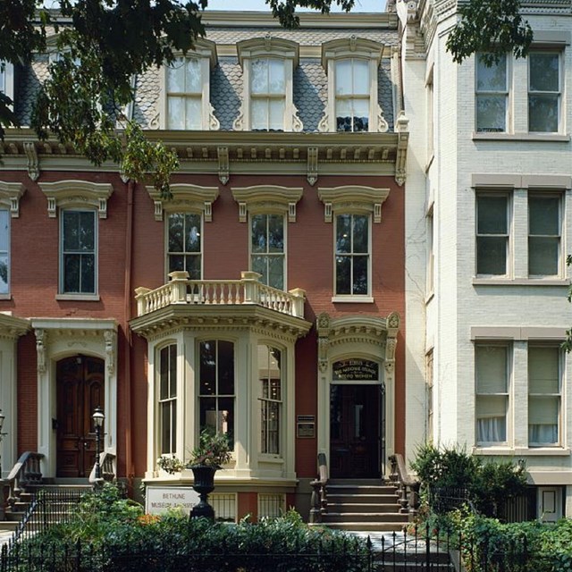 Photo of front of the brick house, courtesy Historic American Buildings Survey, Library of Congress.