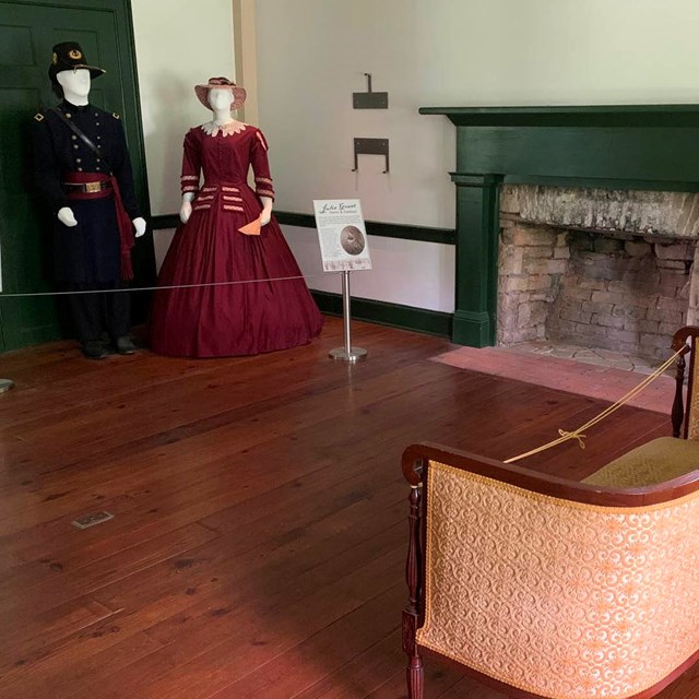 (Parlor)