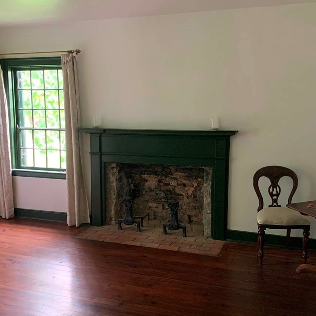 (Sitting Room)