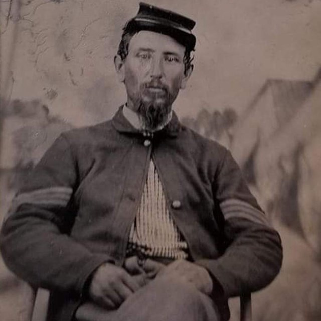 A Union officer bust portrait.