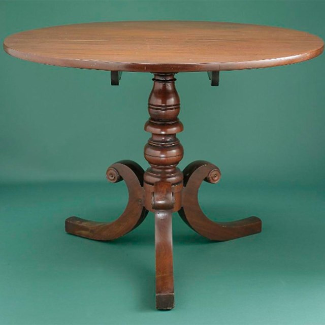 Tea table, Smithsonian National Museum of American History